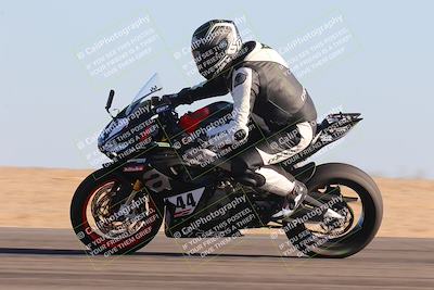 media/Nov-06-2023-Moto Forza (Mon) [[ce023d0744]]/3-Intermediate Group/Session 5 (Turn 9)/